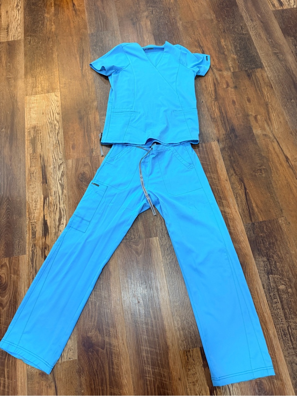 Wonderwink nursing scrub set imperfection